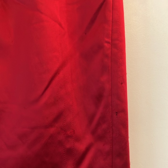 Bebe Red Satin Skirt
Size 4 - Picture 5 of 8
